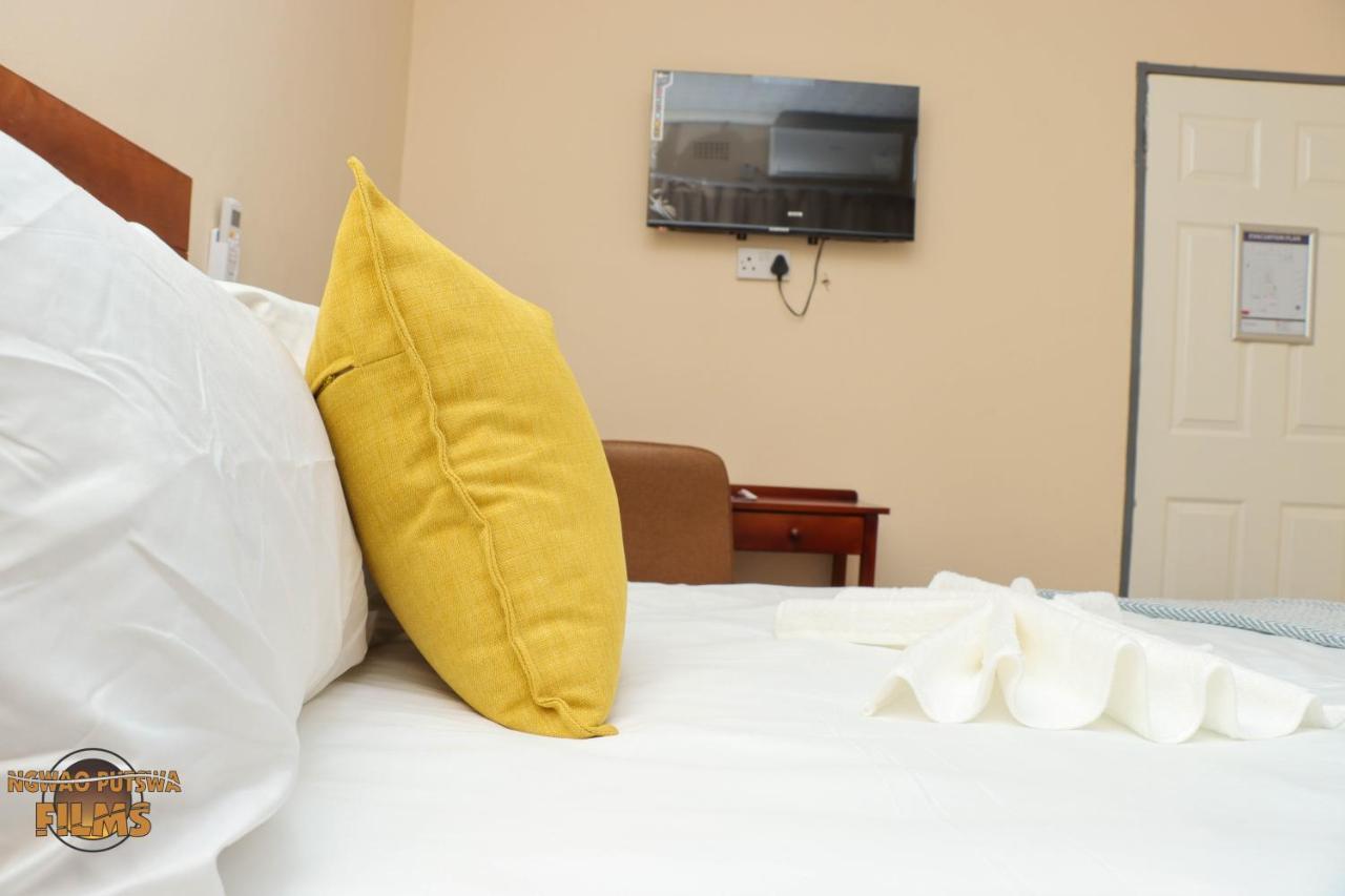 The Hill Bed And Breakfast Francistown Exterior photo