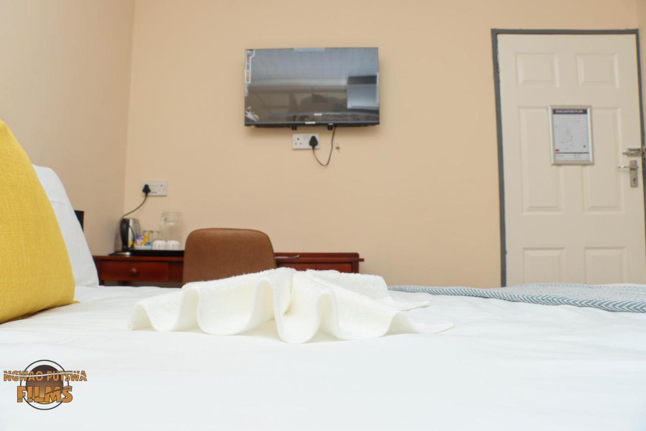 The Hill Bed And Breakfast Francistown Exterior photo